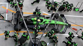 SAO PAULO, BRAZIL - NOVEMBER 07: Fernando Alonso of Spain driving the (14) Aston Martin F1 Team